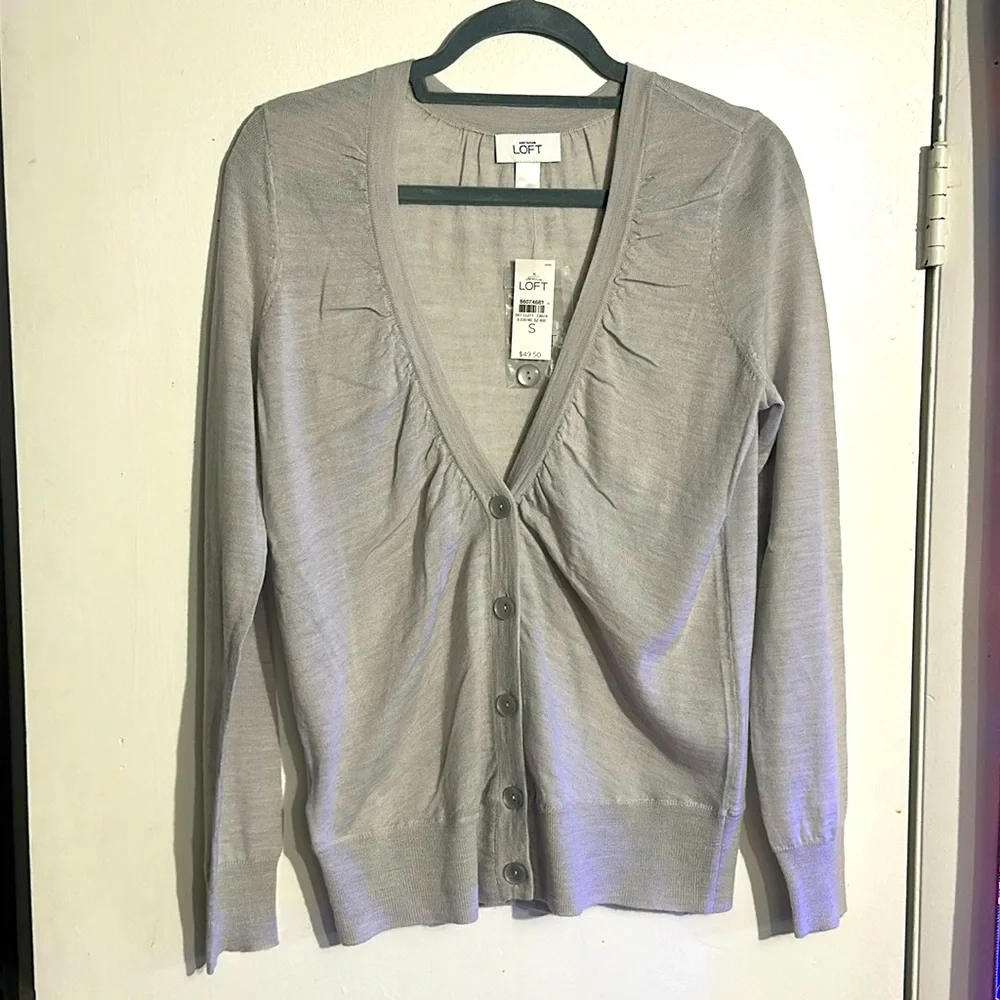 NWT. Woman’s Anne Taylor Loft thin wool cardigan sweater. In grey size S.